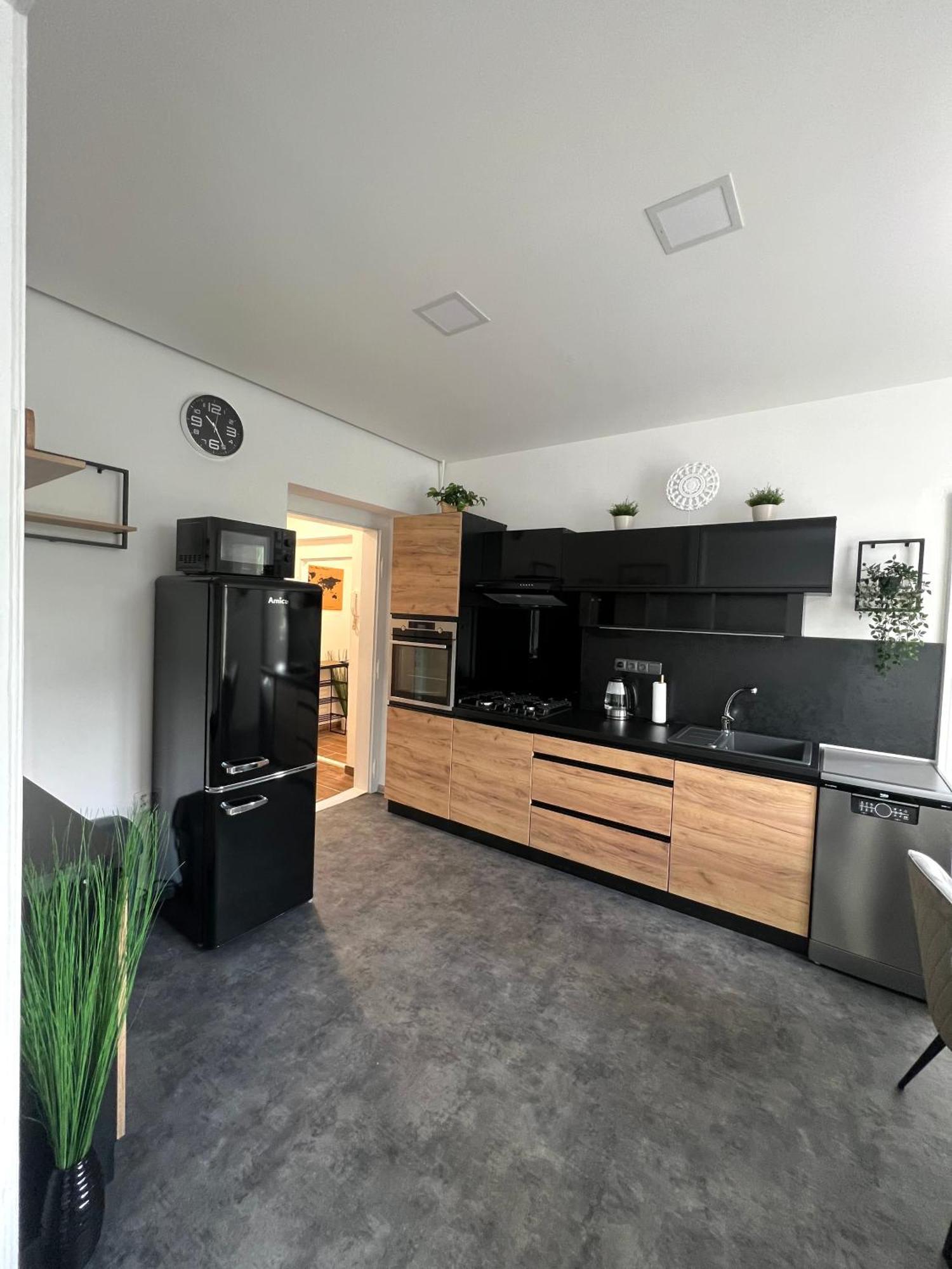 Apartman V Centru Trutnova Exteriör bild